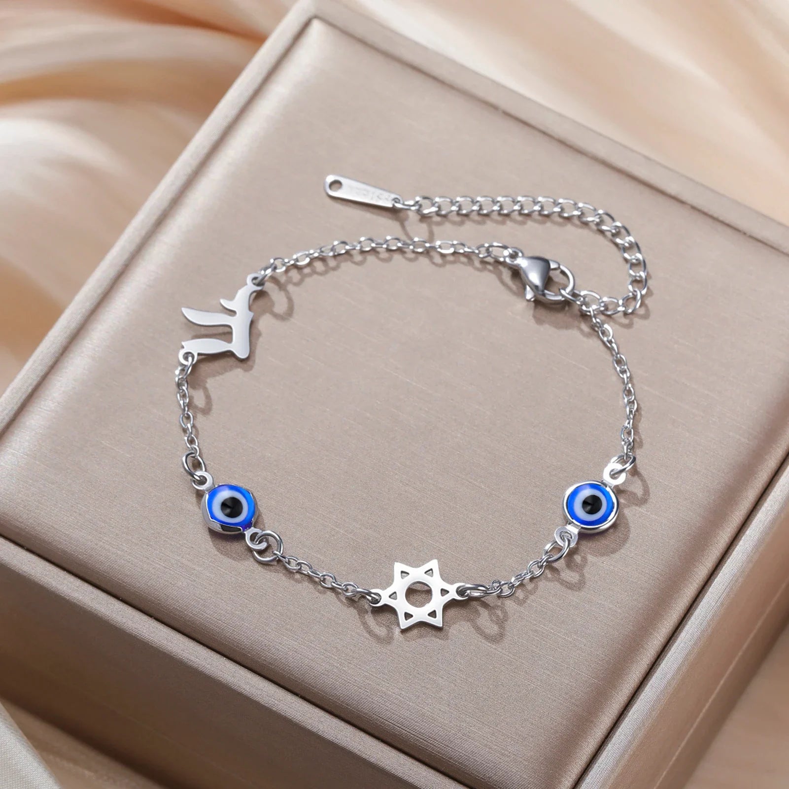 Bracelet with blue eye protection symbols, Chai and the silver Star of David