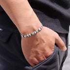 Bracciale brasiliano dell'amicizia intrecciato a mano nero e bianco