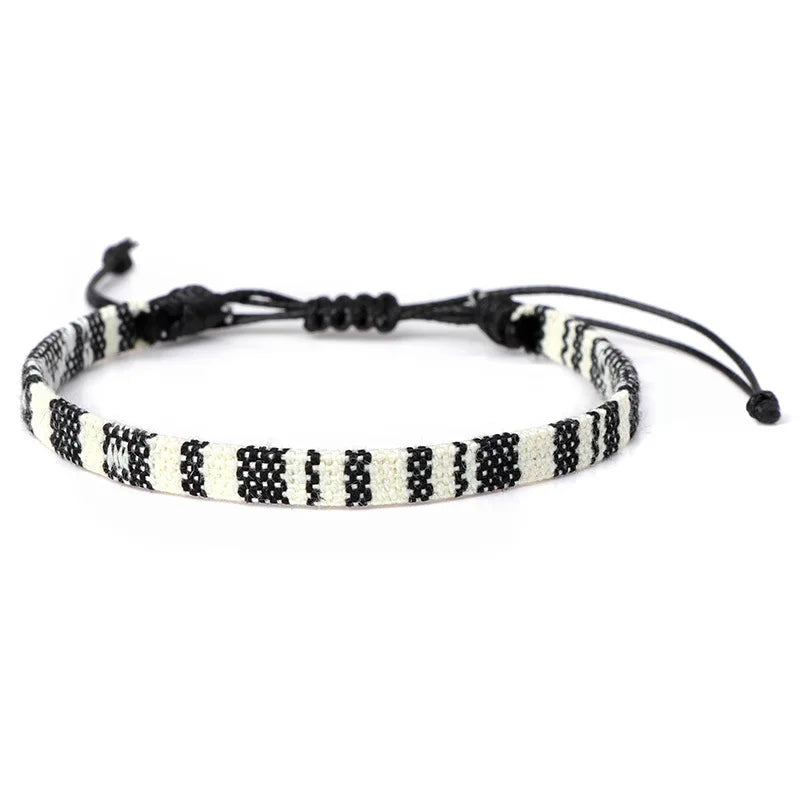 Bracciale brasiliano dell'amicizia intrecciato a mano nero e bianco