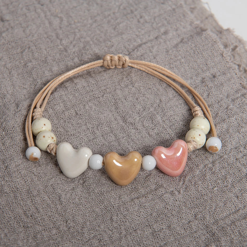 Bracelet coeur en céramique beige