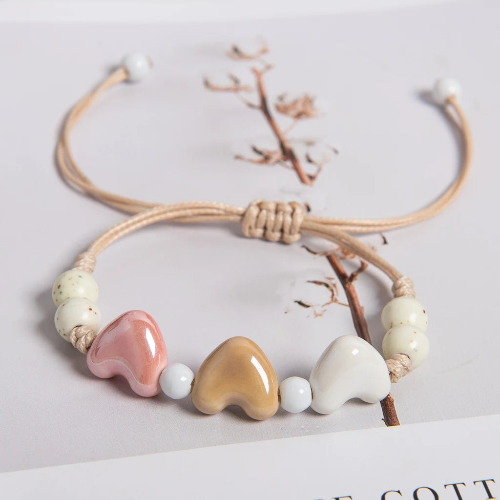 Bracelet coeur en céramique beige
