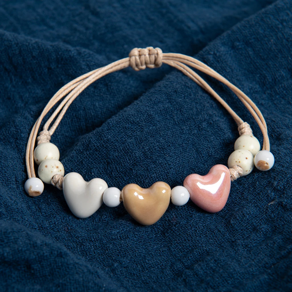 Bracelet coeur en céramique beige