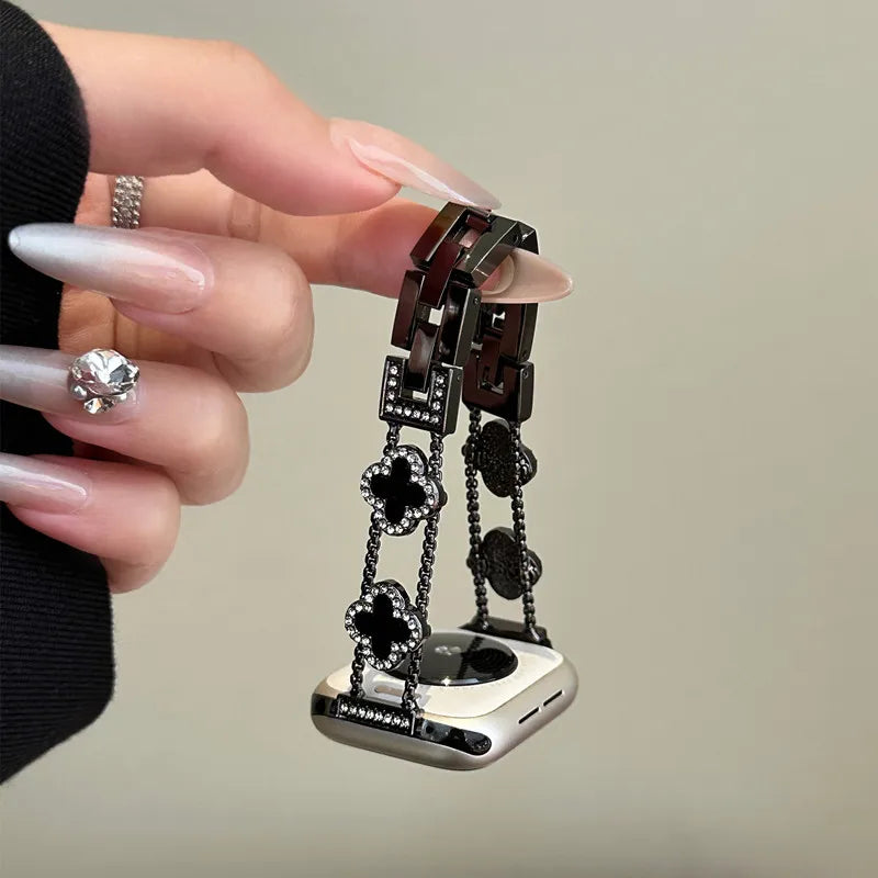 Apple Watch asendusrihm - must ristikujundus