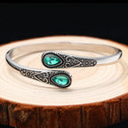 Elegantes Armband im ethnischen Stil grün