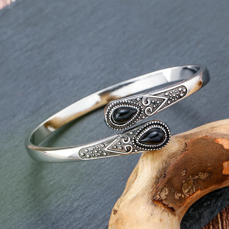 Elegantes Armband im ethnischen Stil schwarz