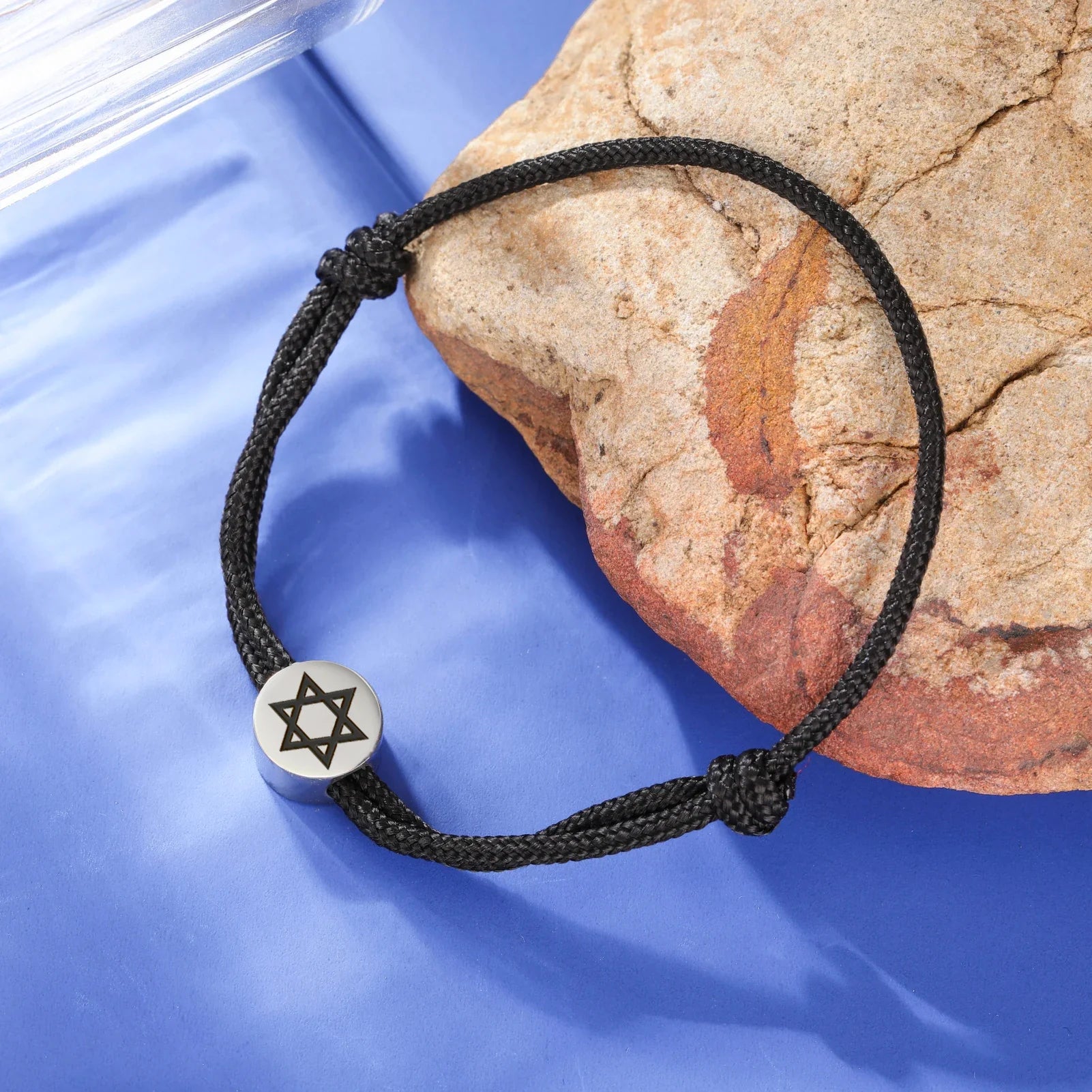 Náramok z lana so židovským symbolom čierna a strieborná <span data-glossary-id="star_of_david">hviezda Dávida</span>