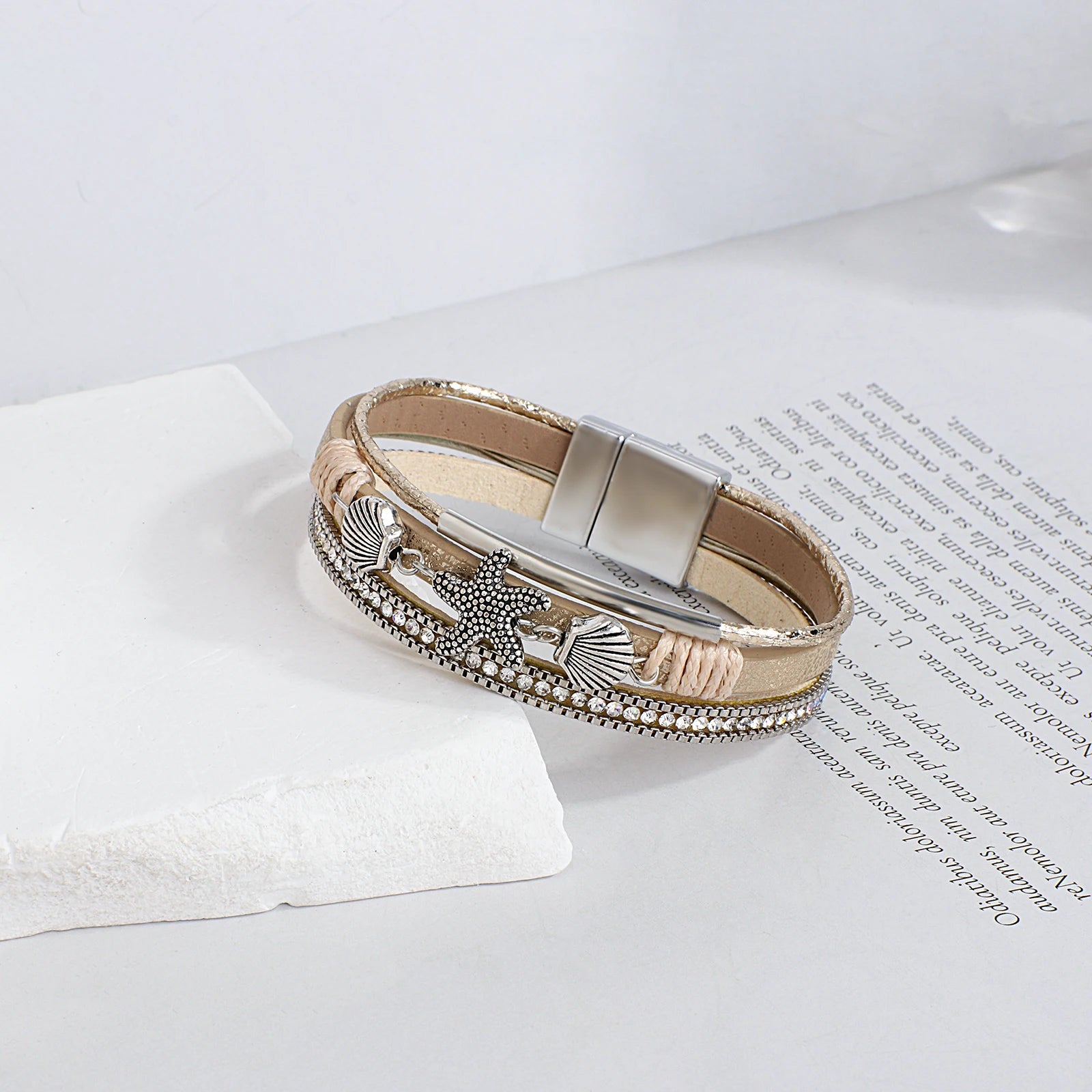 Bracelet en cuir coquillage et étoile de mer or blanc