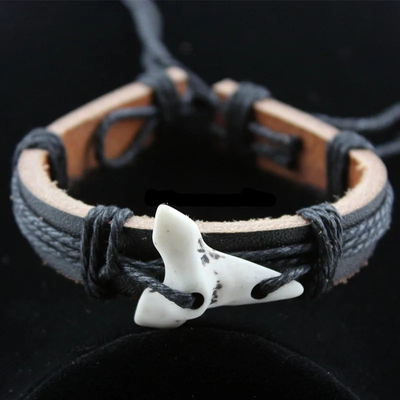 Lederarmband mit Haifischzahn
