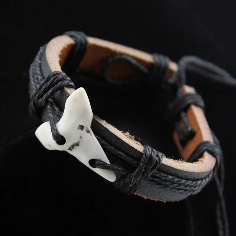 Lederarmband mit Haifischzahn