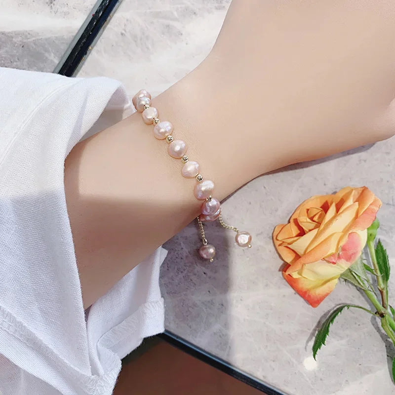 Armband mit rosa Perlen
