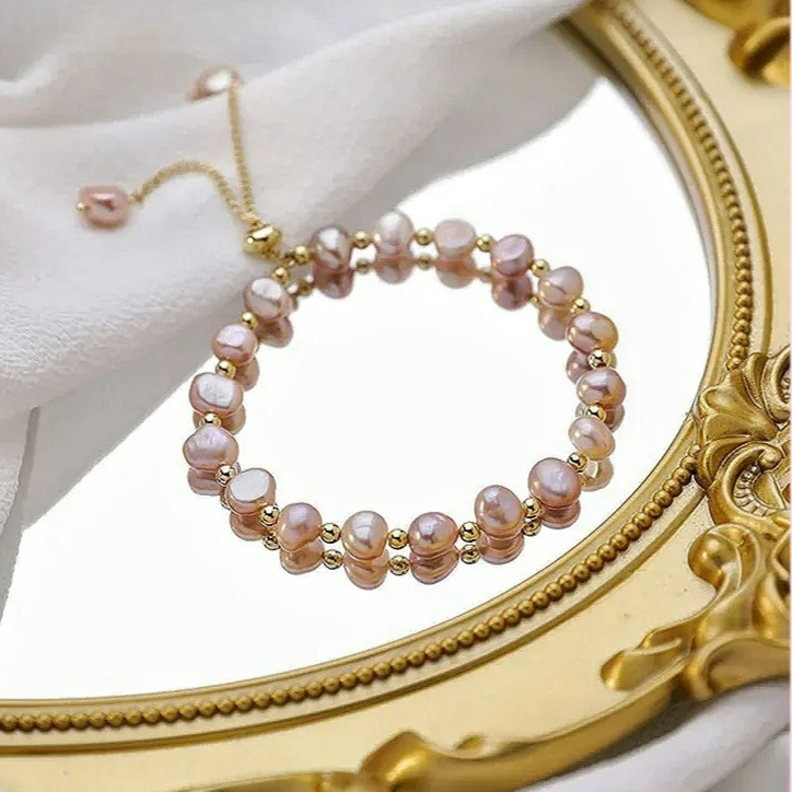 Armband mit rosa Perlen
