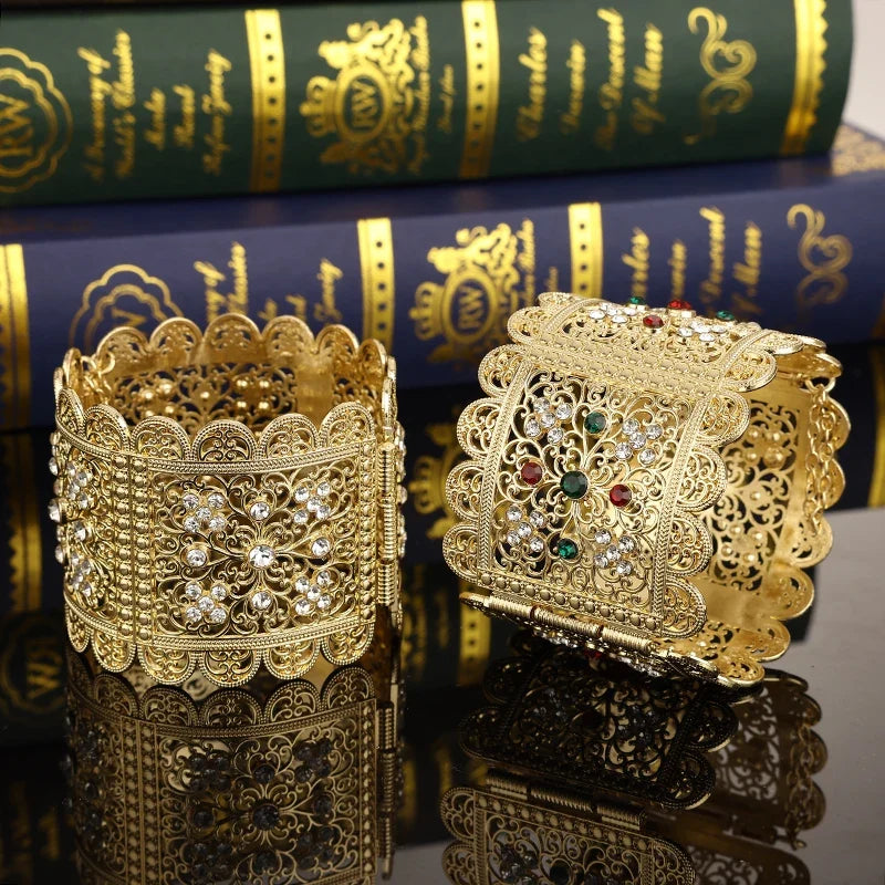Bredt armbånd med arabiske muslimske bryllupsstrass i hvid