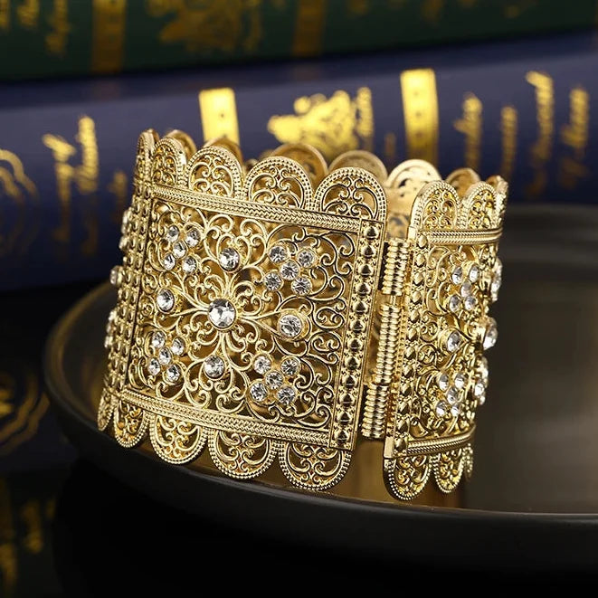 Bredt armbånd med arabiske muslimske bryllupsstrass i hvid
