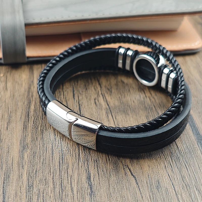 Flerstrenget cuff-armbånd i læder med livets træ