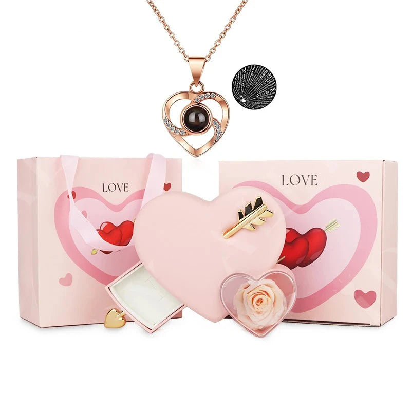 Cofanetto Amore Eterno con Rosa e Collana 