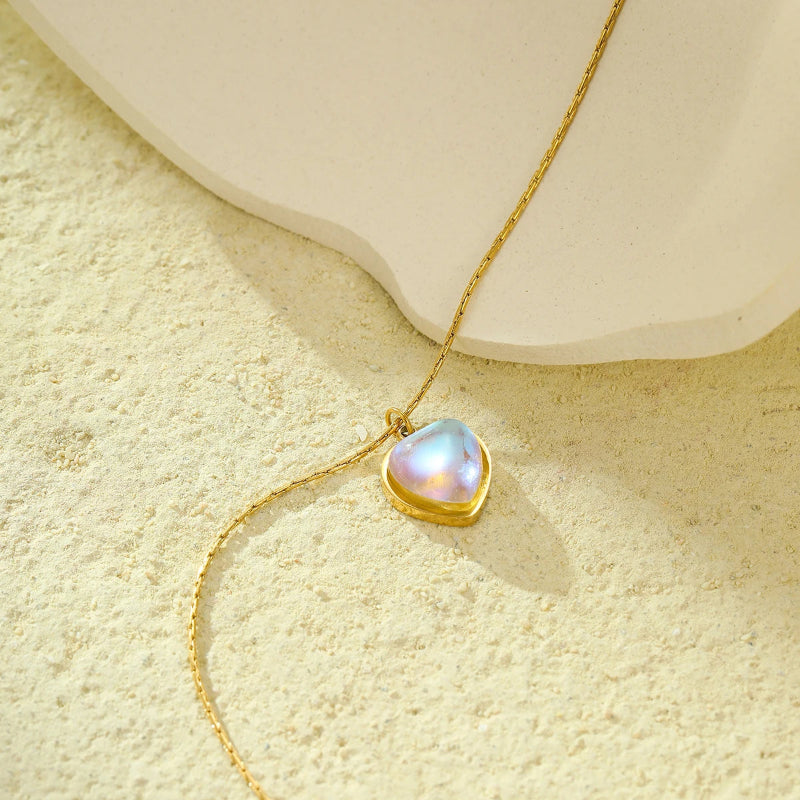 Collier avec Joli Pendentif Coeur Pierre de Lune