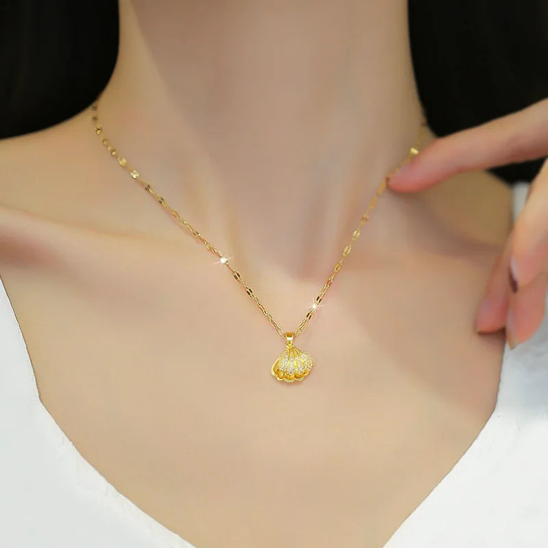 Collier Pendentif Coquillage Coquille Saint-Jacques Strass et Perle