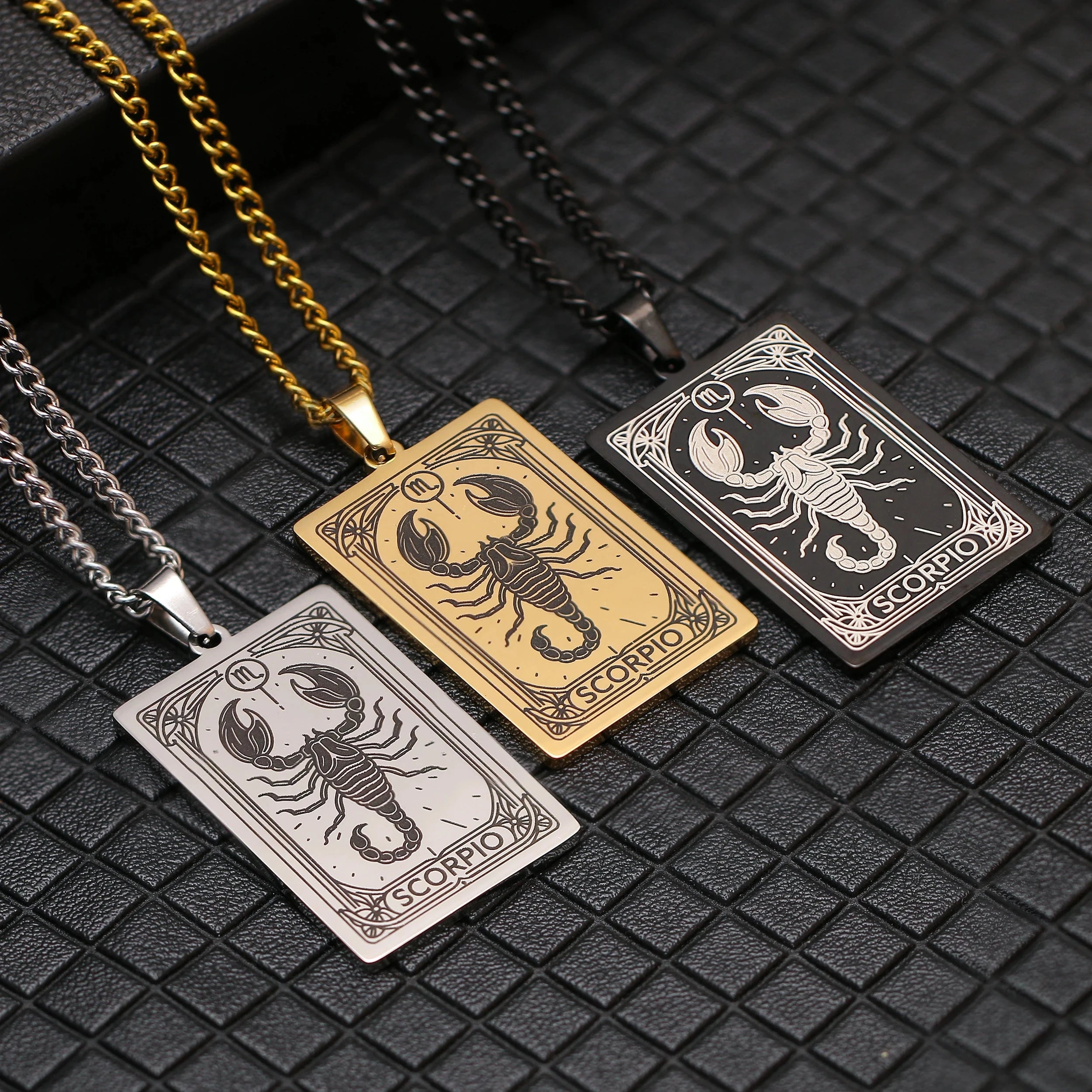 Collier avec Joli Pendentif Signe du Zodiaque Astrologique