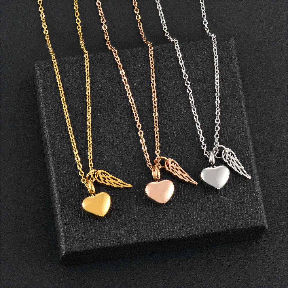 Collier d'urne avec pendentif ailes d'ange et coeur argent