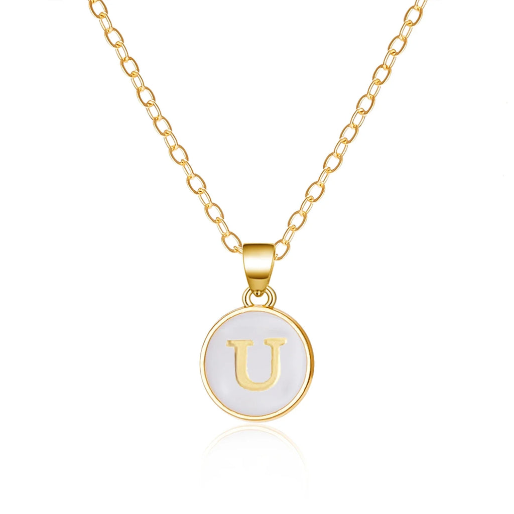 Collier avec pendentif blanc initiale u