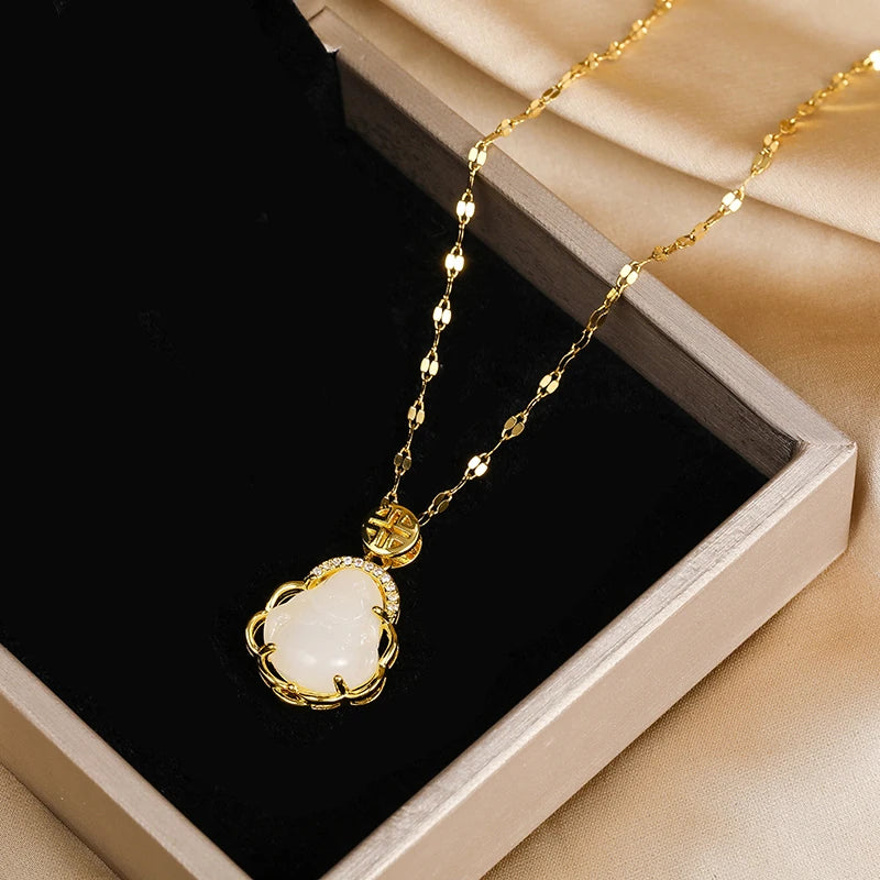 Collier avec Pendentif Bouddha blanc