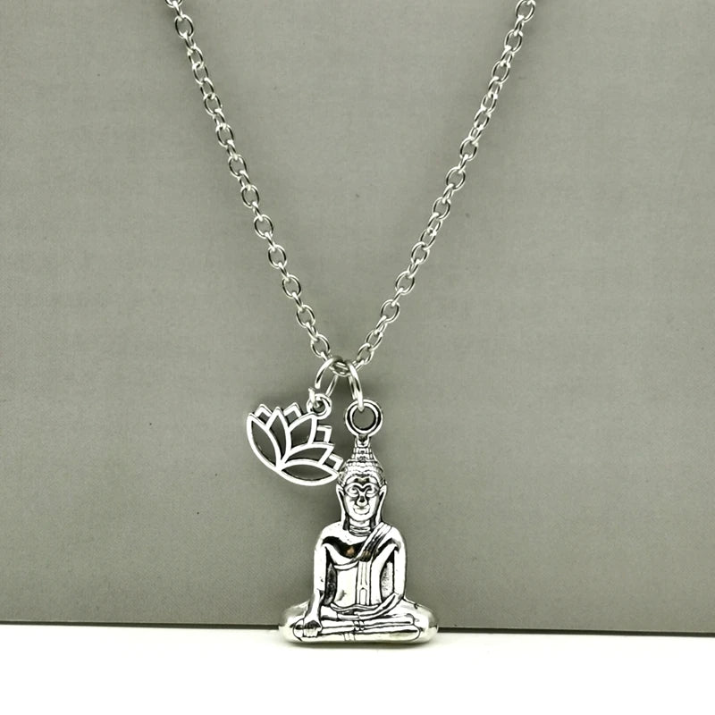 Collier avec Pendentif Bouddha et Fleur de Lotus