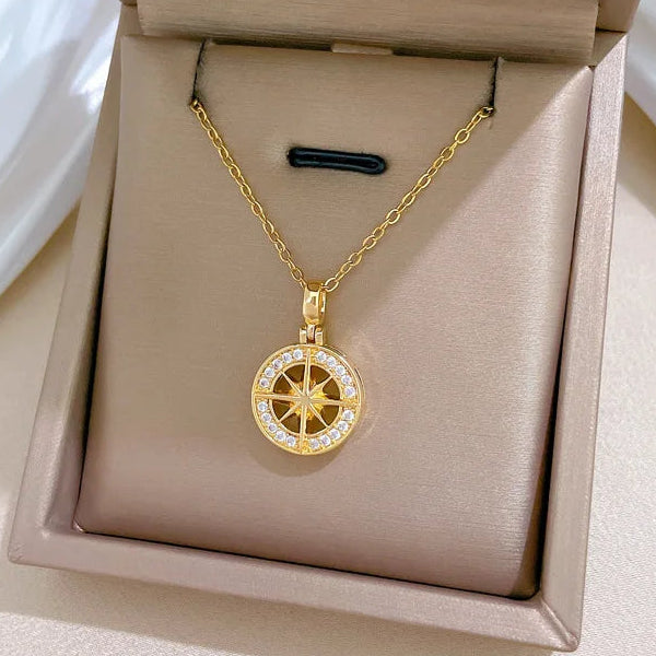 Collier avec Pendentif Boussole avec Zircon Rose des Vents