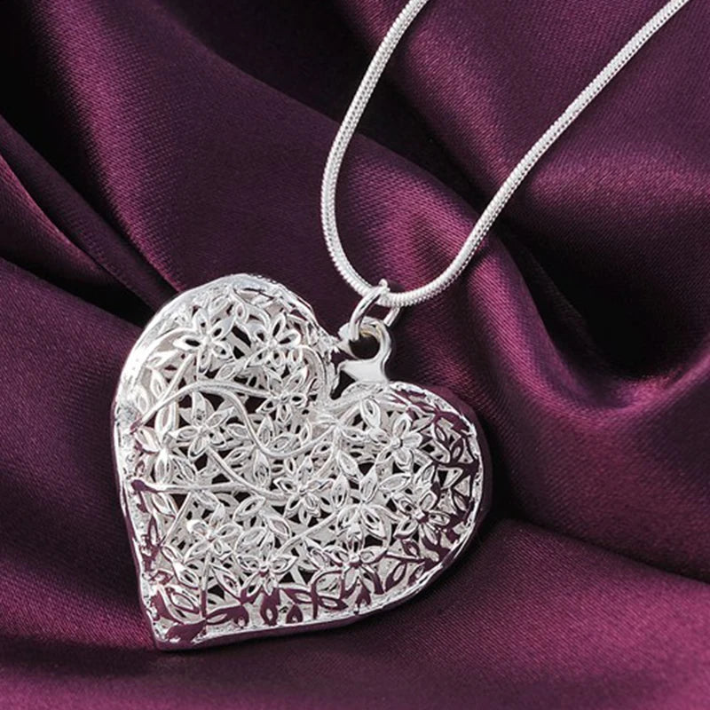 Collana con ciondolo cuore fogliame