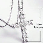 Collier avec pendentif croix cristaux carrés 