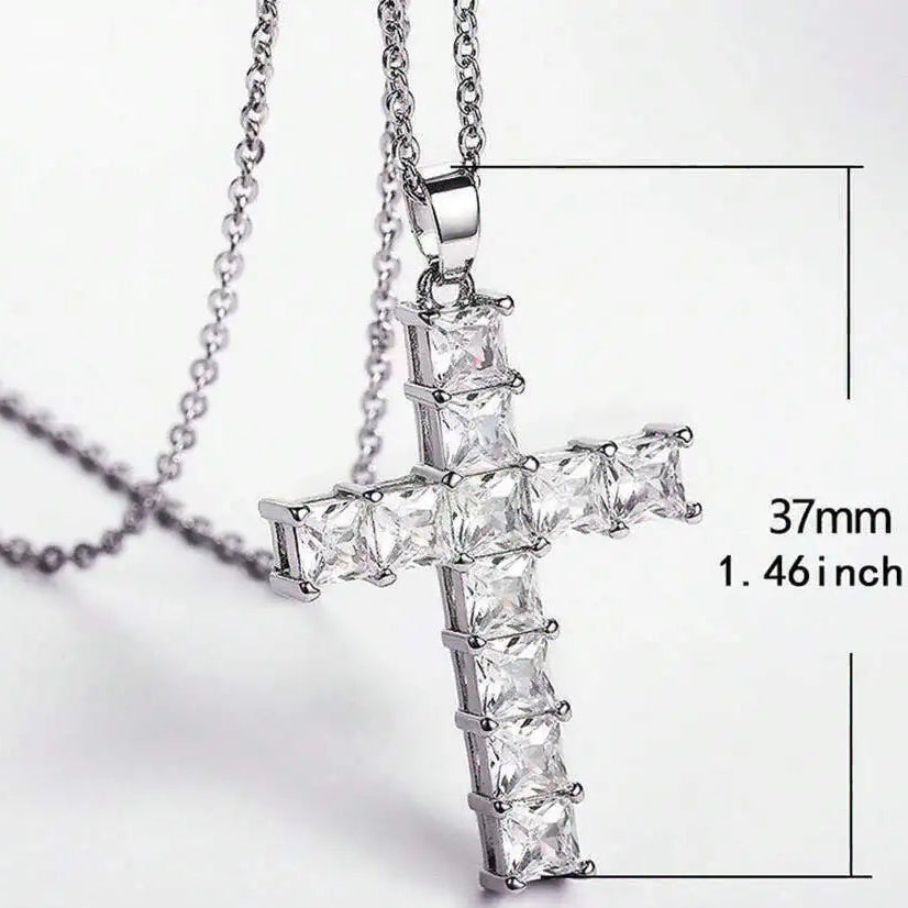 Collier avec pendentif croix cristaux carrés 