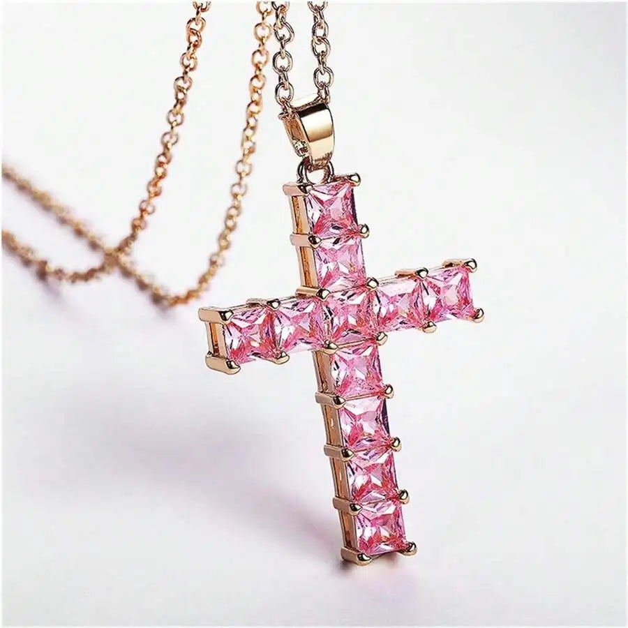 Collier avec pendentif croix cristaux carrés or er rose