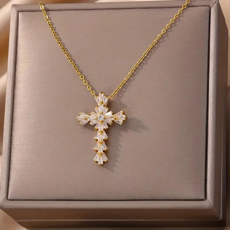 Collana con ciondolo croce cristalli oro