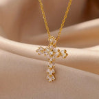 Collana con ciondolo croce cristalli oro
