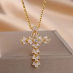 Collana con ciondolo croce cristalli oro