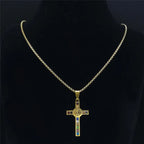 Collier avec pendentif croix de saint Benoît multicolore 