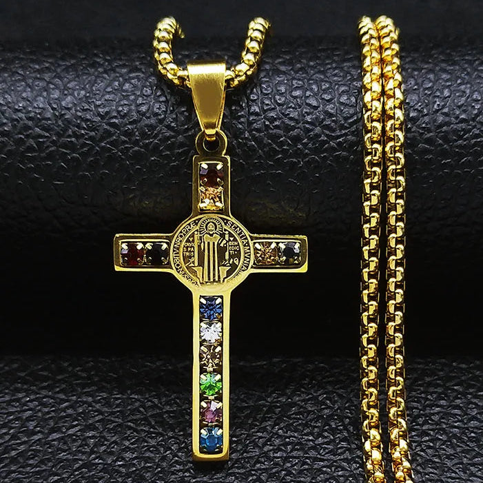 Collier avec pendentif croix de saint Benoît multicolore or