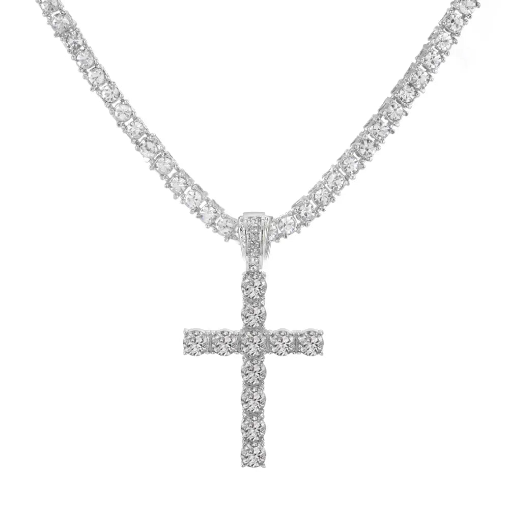 Collier avec pendentif croix éclat argenté argent