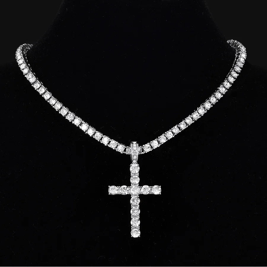 Collier avec pendentif croix éclat argenté ou doré argent
