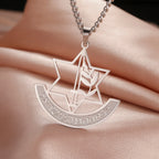 Halskette mit Anhänger des Davidsterns und symbolischer jüdischer Lilienblume in Silber
