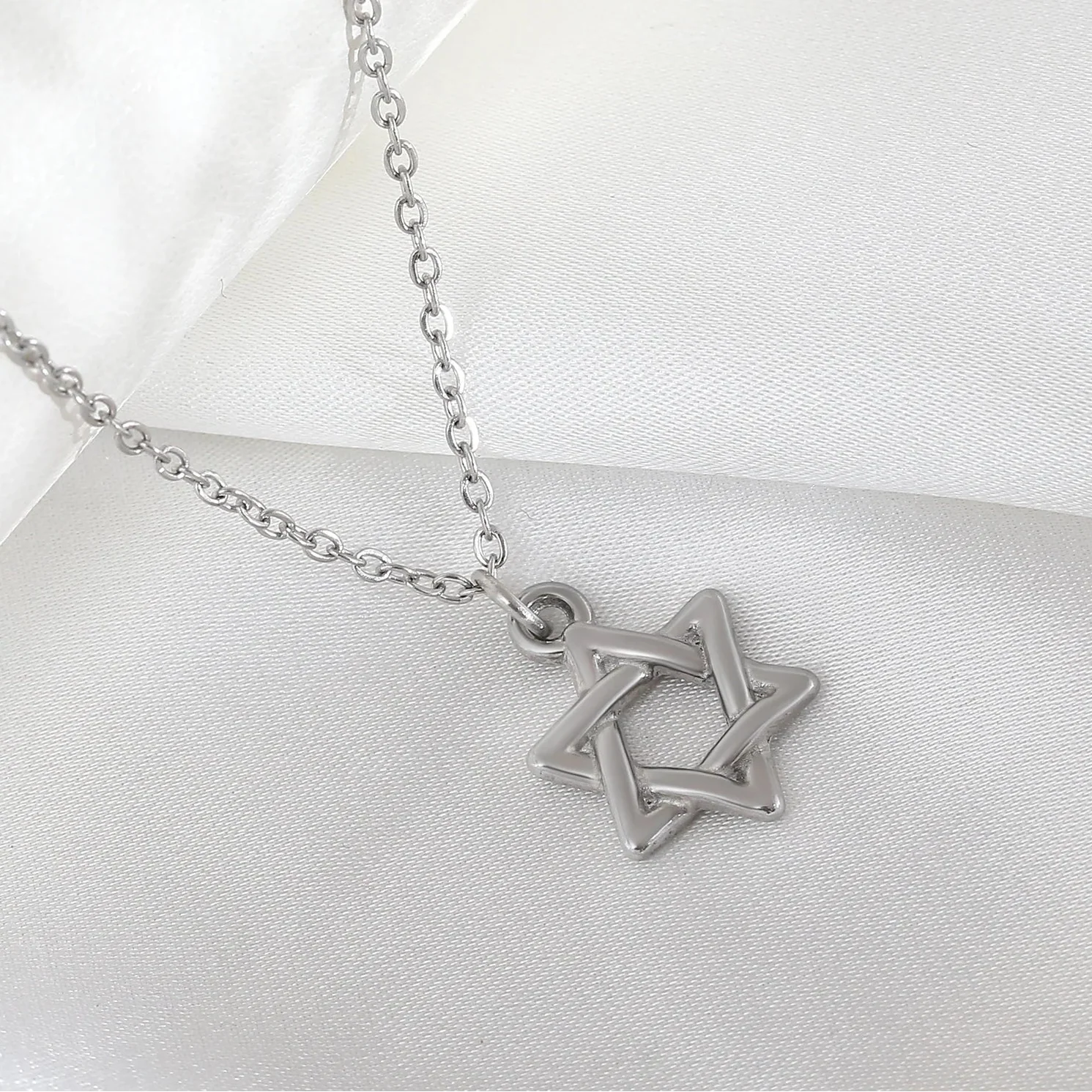 Collier avec pendentif de l'étoile de David symbolique juive argent