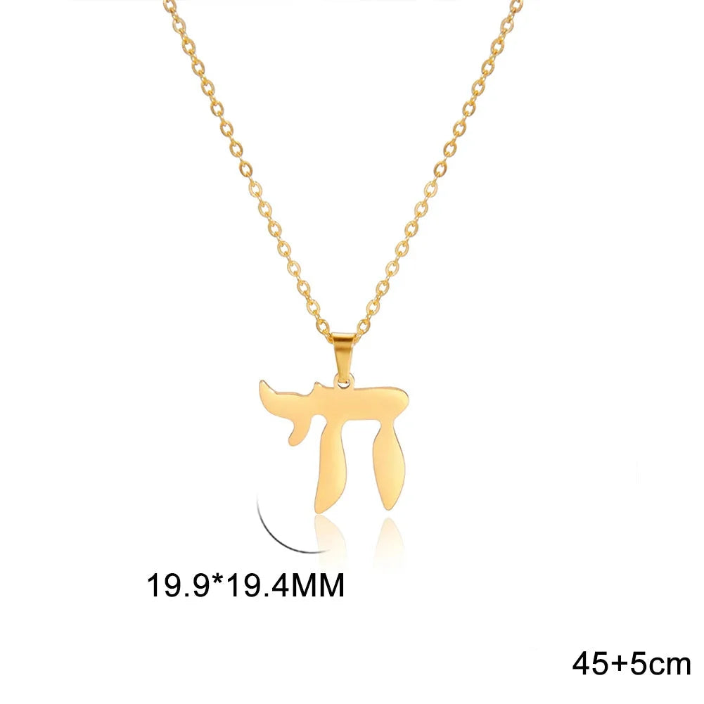 Halsband med hänge i form av den hebreiska bokstaven Chai, symbol för judiskt liv i guld