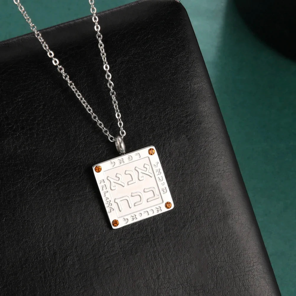 Collana con ciondolo di preghiere ebraiche in lettere ebraiche Ana b'Koach argento
