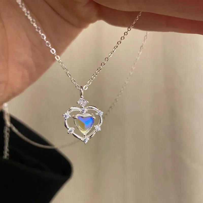 Collier avec pendentif double coeur pierre de lune