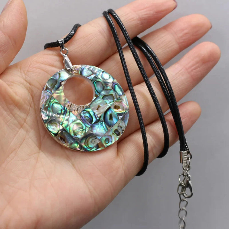 Collier en Cuir Pendentif en Nacre Coquillage 