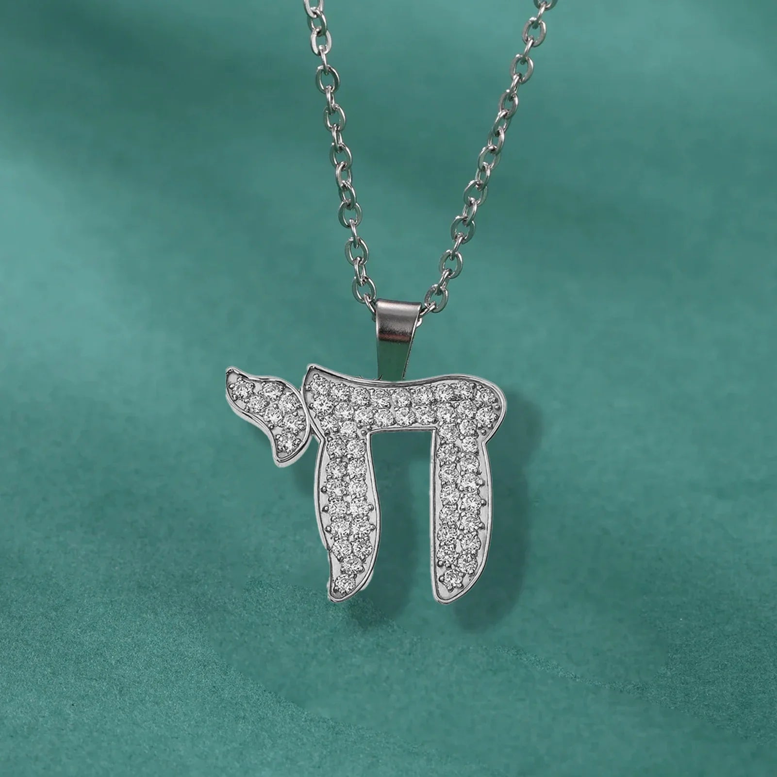 Collier avec pendentif en strass du symbole de vie juive Chai argent