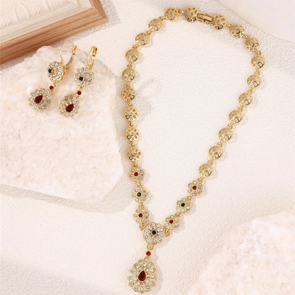 Collana con ciondolo e orecchini pendenti tradizionali per matrimonio arabo rosso