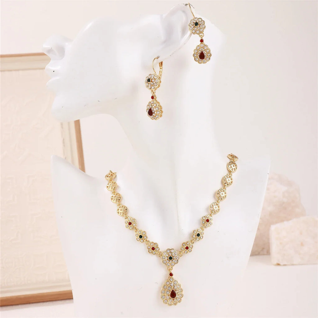 Collana con ciondolo e orecchini pendenti tradizionali per matrimonio arabo rosso