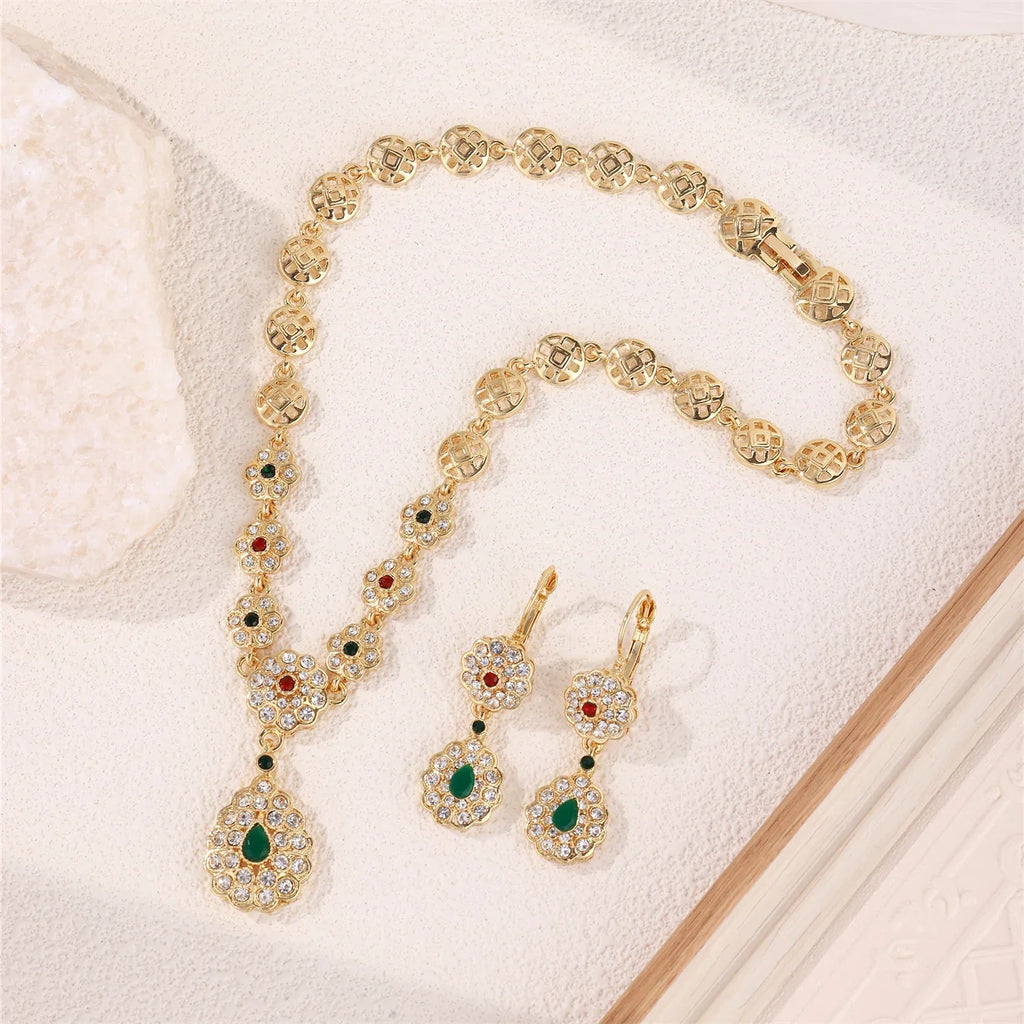 Collana con ciondolo e orecchini pendenti tradizionali per matrimonio arabo verde