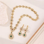 Collana con ciondolo e orecchini pendenti tradizionali per matrimonio arabo verde