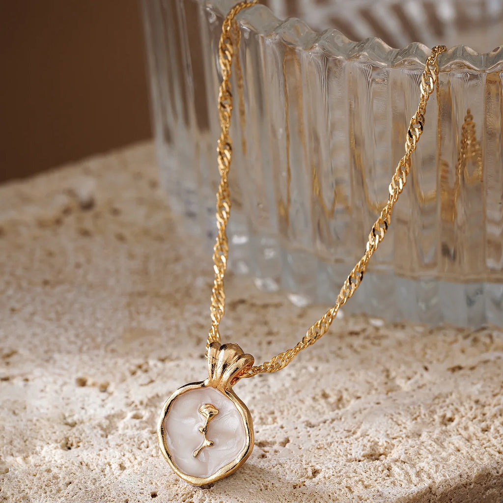 Collier avec pendentif fleur de rose dorée
